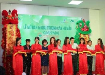 Hàng trăm khách hàng thăm căn hộ mẫu Xuân Mai Complex